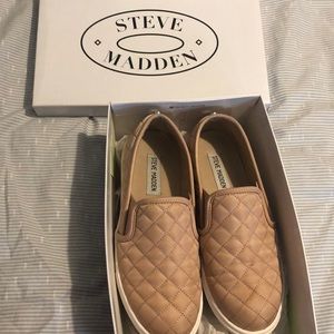 Ecntrcqt in Blush. Slip ons Steve Madden